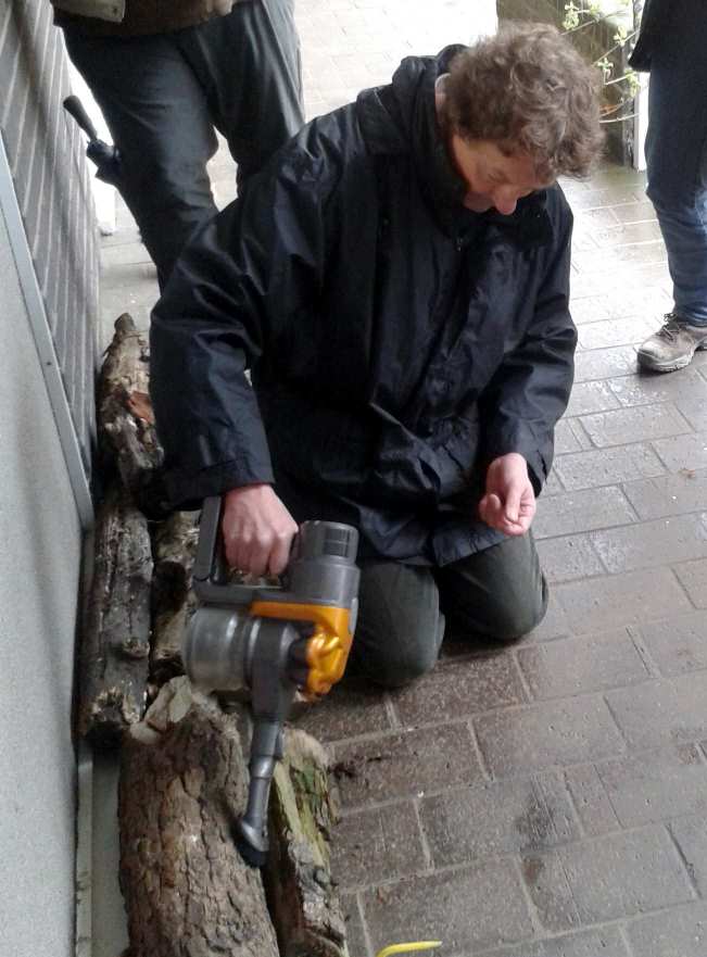 Pete Shaw vacuum sampling.  Photo: C.Bell